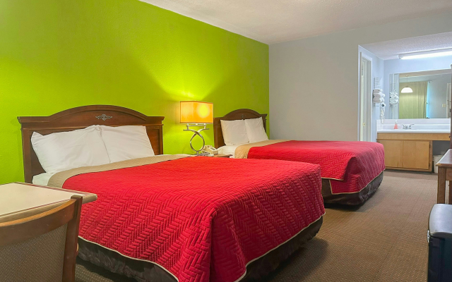 OYO Hickory House Inn