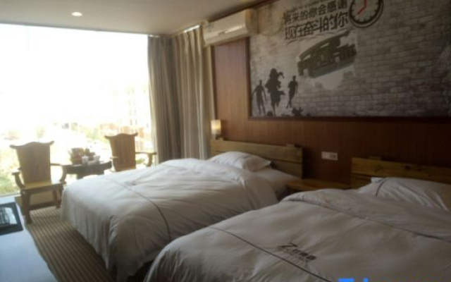 Qujing Youth Network Hotel
