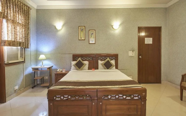 OYO 8535 Hotel Mayarch