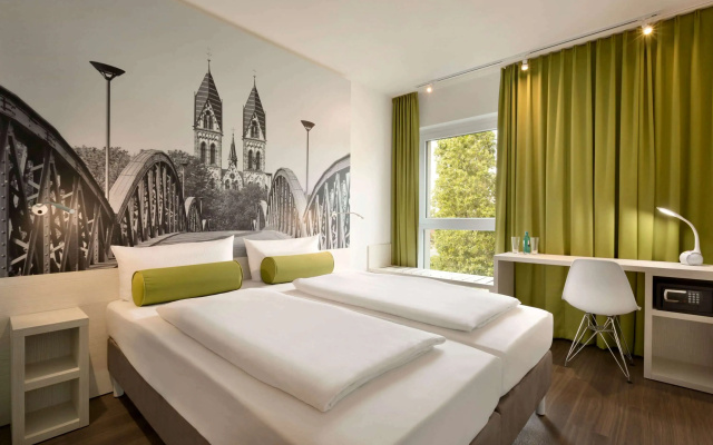 Super 8 by Wyndham Freiburg