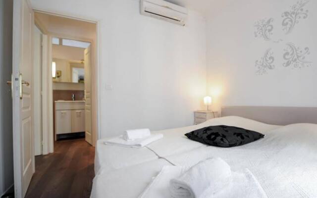 Отель Appartement Cannes avec vue sur le port Франция, Канны - отзывы, цены и фото номеров - забронировать отель Appartement Cannes avec vue sur le port онлайн комната для гостей