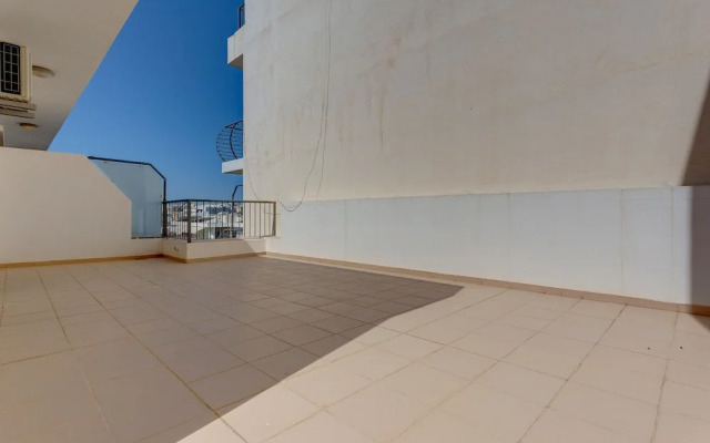 Superlative Penthouse With Spacious Terrace