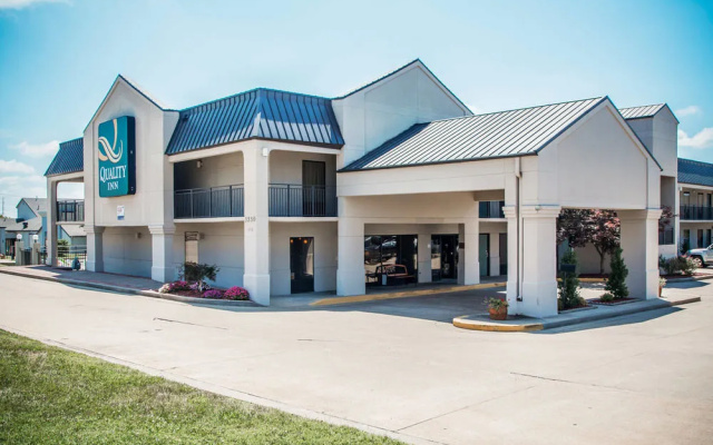 Quality Inn Us65 & E Battlefield Rd Springfield