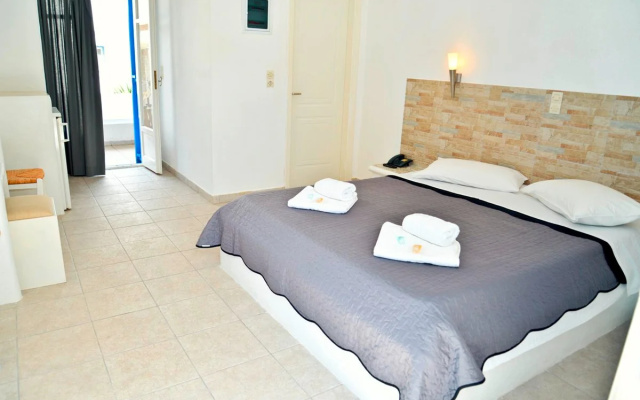 Glaronissia Hotel