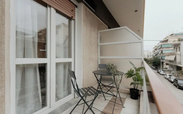 Cozy Apartment in Athens With Balcony, 5 Minutes To Metro