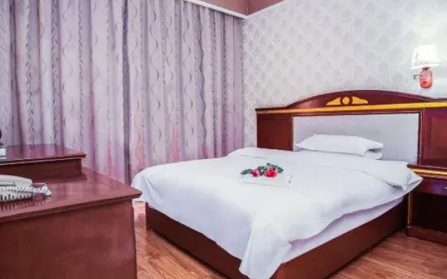 Beiliu Grand Hotel (Guijiang Pearl Pedestrian Street)