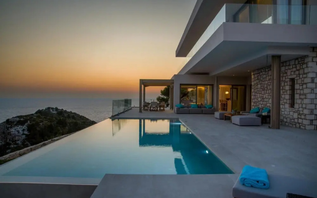 Seawhisper Villa in Paxi