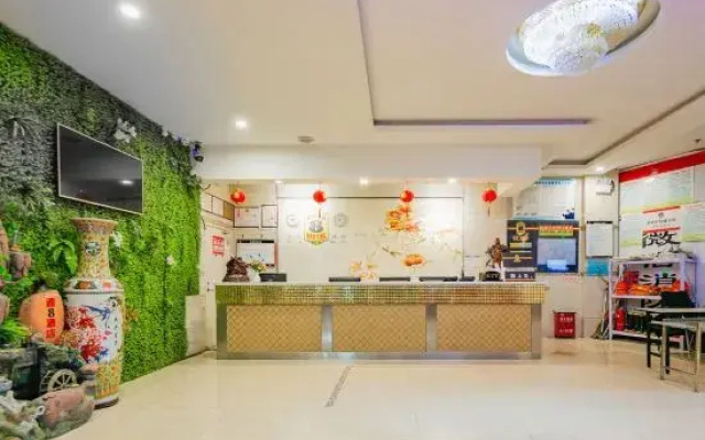 Super 8 Hotel (Korla Tianshan West Road)
