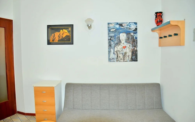 Bright Apartment With Garden