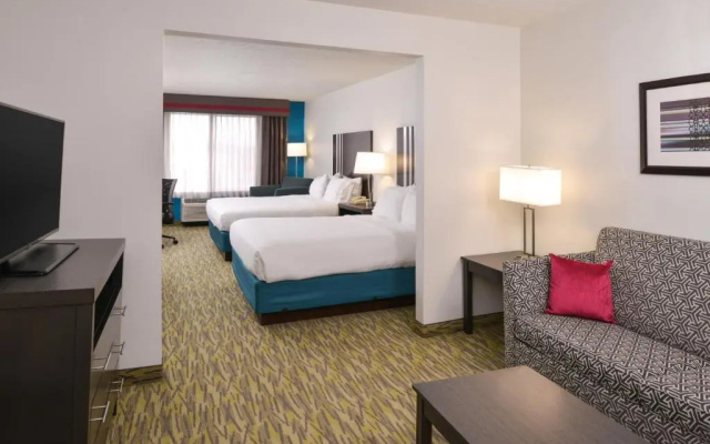 Holiday Inn Express & Suites Omaha West by IHG