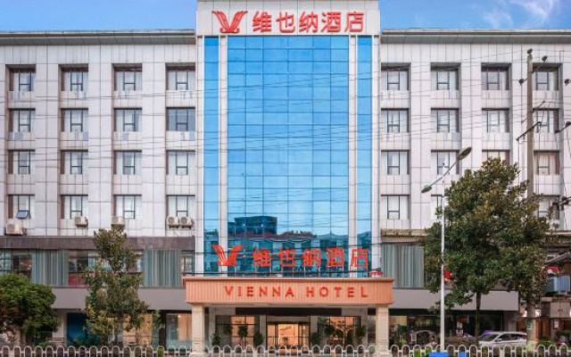Vienna Hotel（Lianyuan Stadium Store）