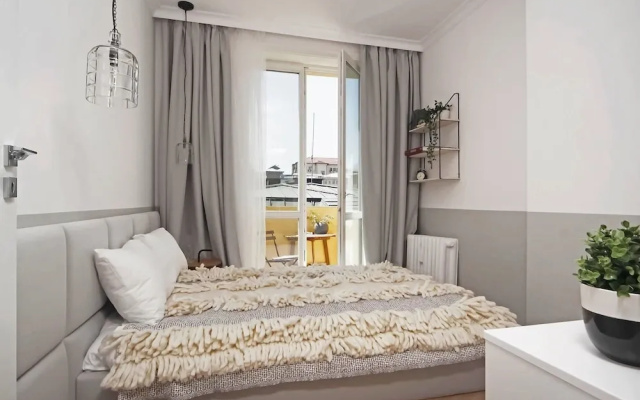 FM Luxury 1-BDR Apartment with Balcony - Cosy Home