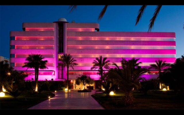 Отель El Hotel Pacha – Includes entrance to Pacha Club Испания, Ивиса - 1 отзыв об отеле, цены и фото номеров - забронировать отель El Hotel Pacha – Includes entrance to Pacha Club онлайн вид на фасад