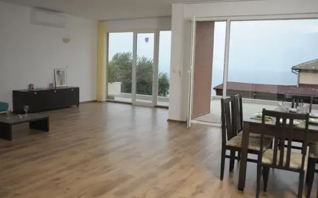 Momchil Villas