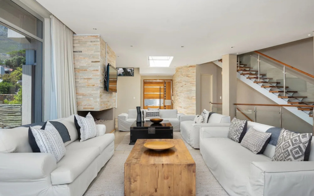 1st Cres Street 14