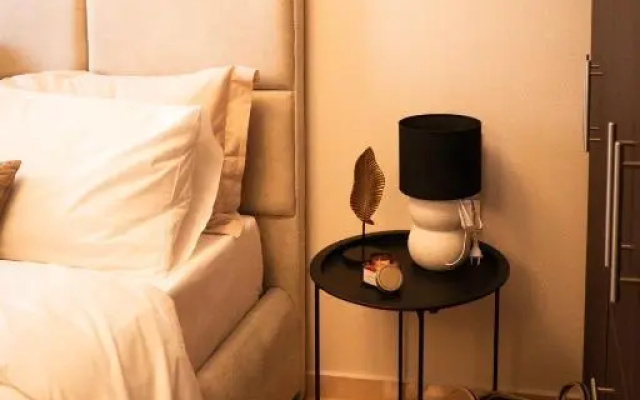 Kate's Luxury Apartment with Private Parking