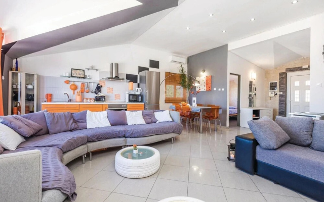 Stunning Home in Cavle With Wifi and 3 Bedrooms