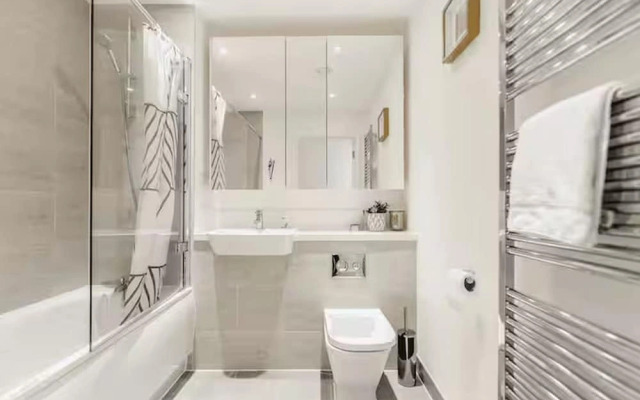Stylish 2-Bed Flat Near Central London