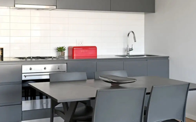 One Bedroom Green Point Spacious