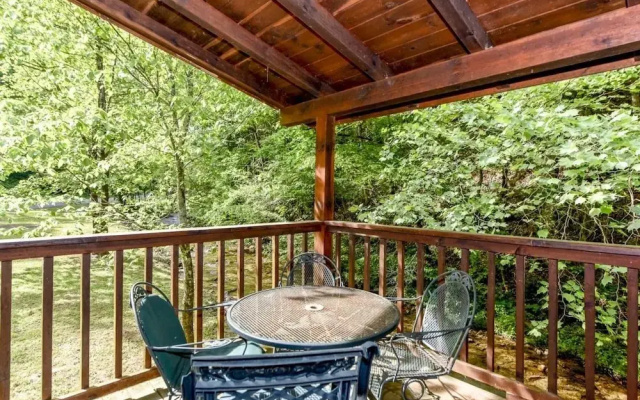 Whisper Creek 2 Bedroom Cabin by RedAwning