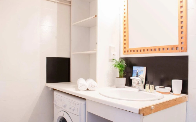 Cozy Apartment For 5 - 400m to Grande Plage
