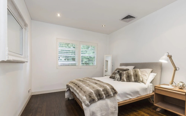 Coogee Luxury Home with Salt Water Pool & Parking
