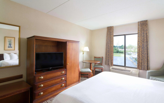 Comfort Inn & Suites Buffalo Airport