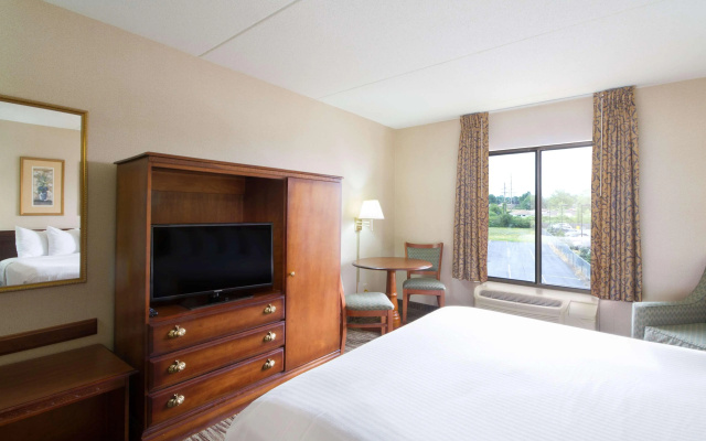 Comfort Inn & Suites Buffalo Airport