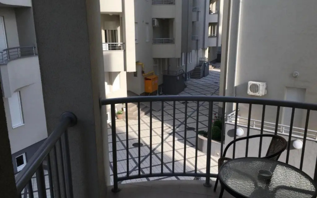 Holiday Wing Apartments