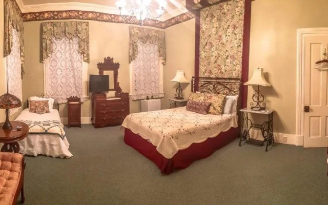 Flowertown Bed And Breakfast