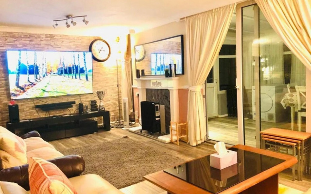 Lovely 4BD House in Newcastle on Tyne