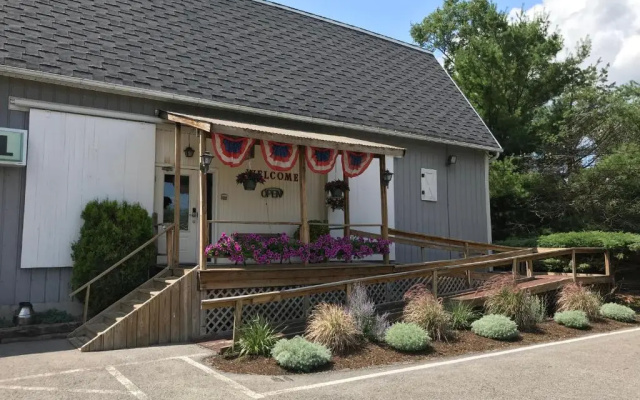 Lake Ontario Motel & Inn