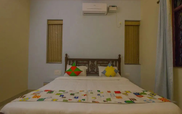 Home Elegant 3BHK By OYO Rooms