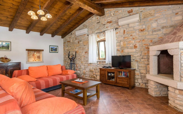 Elegant Villa in Istria With Outdoor Pool
