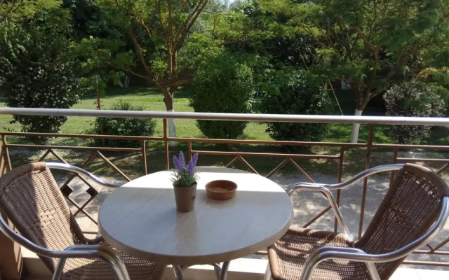 Zisis Garden Studios