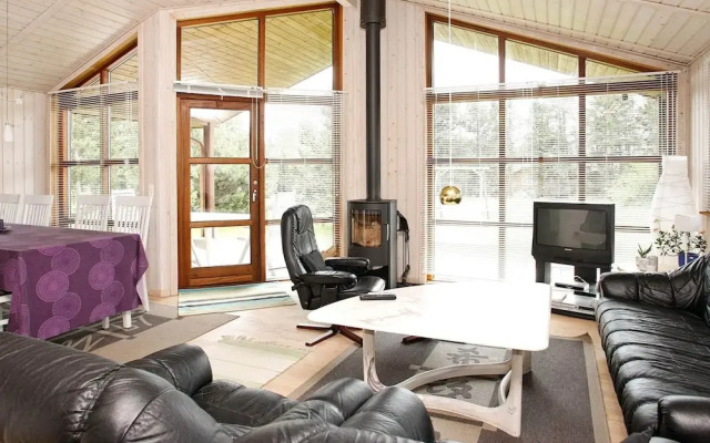 10 Person Holiday Home in Brovst