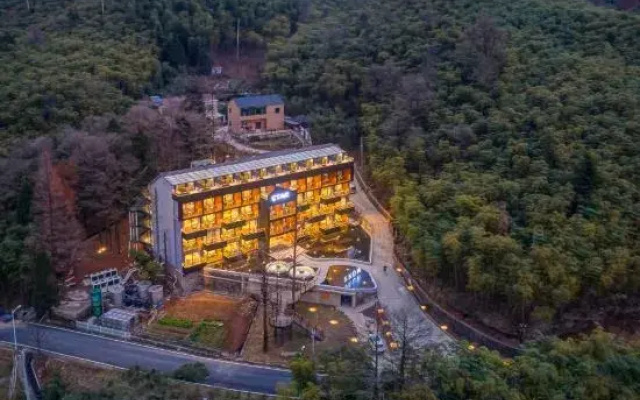 Anji Lingshang Jiangnan Tianchi Vacation Apartment