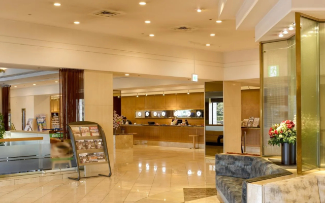 Отель Narita Tobu Hotel Airport