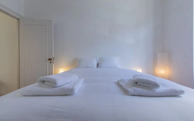 Sunny & Quiet Lisbon Apartment