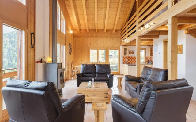 La Taniere - Cozy Chalet With Incredible Views and Parking