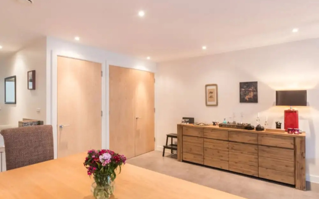 Beautiful Duplex Flat, sleeps 6, close to tube