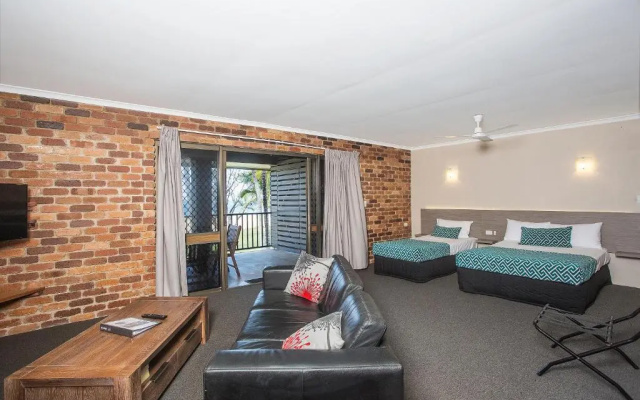 Sarina Beach Motel