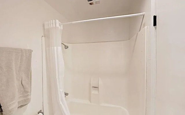 Meadow #16 - 3 Br Condo
