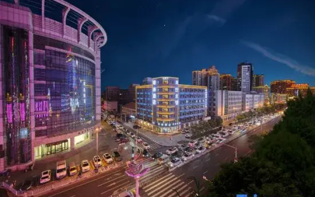 Xana Hotelle Hotel (Yanji Yanbian University Baihuo Building)