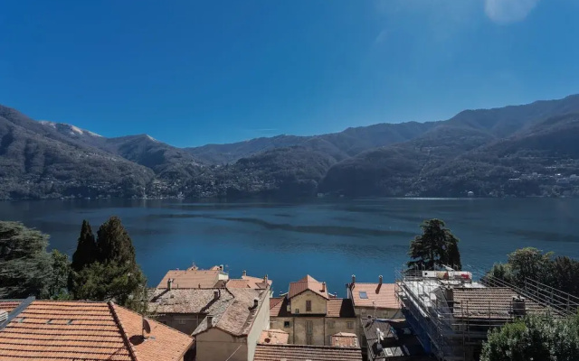 Lovely Apartment Overlooking the Lake