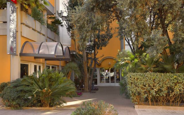 Hotel Mistral 2 Ористано вид на фасад