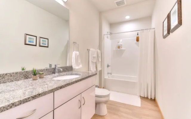 Milwaukee River Suites by Barsala