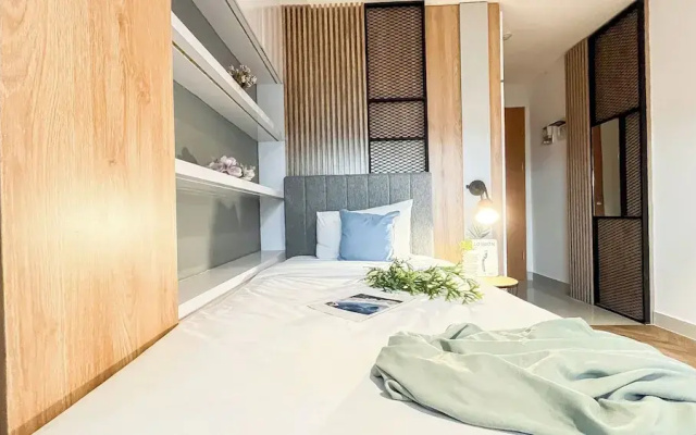 Wooden Nest 2Br Without Living Room At Evenciio Margonda Apartment