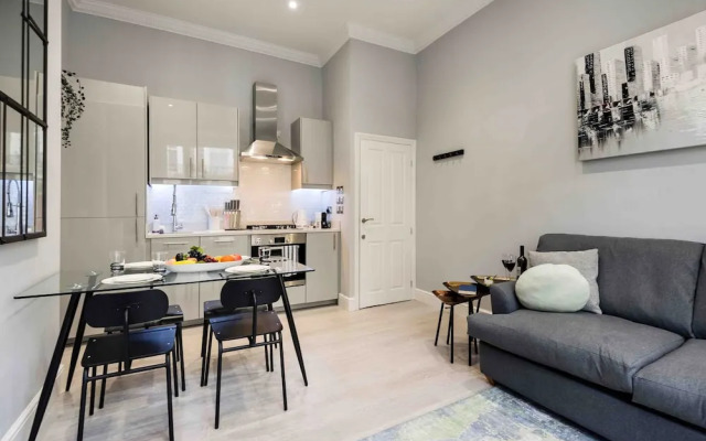 Bright and Modern Bayswater Apartment