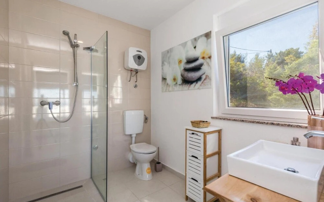 Beautiful apartment in Jablanac w/ 2 Bedrooms